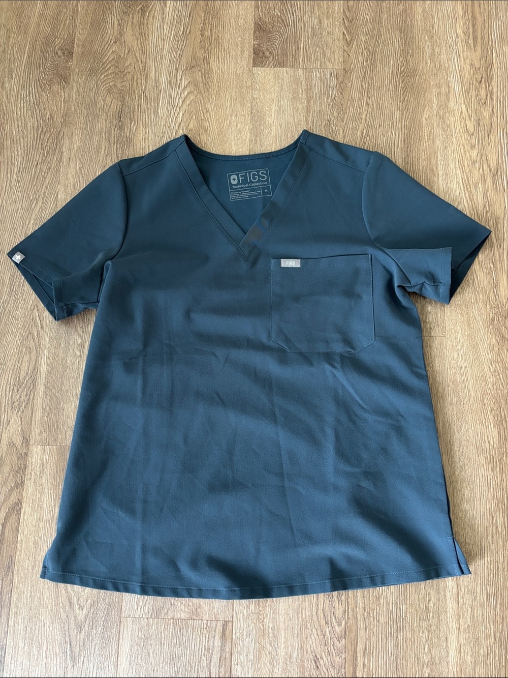 Figs Women’s Scrub Top. Size M